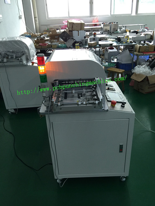 LED light bar PCB depanelization machine/SUZHOU Multiple Blade formula PCB depanelization machine